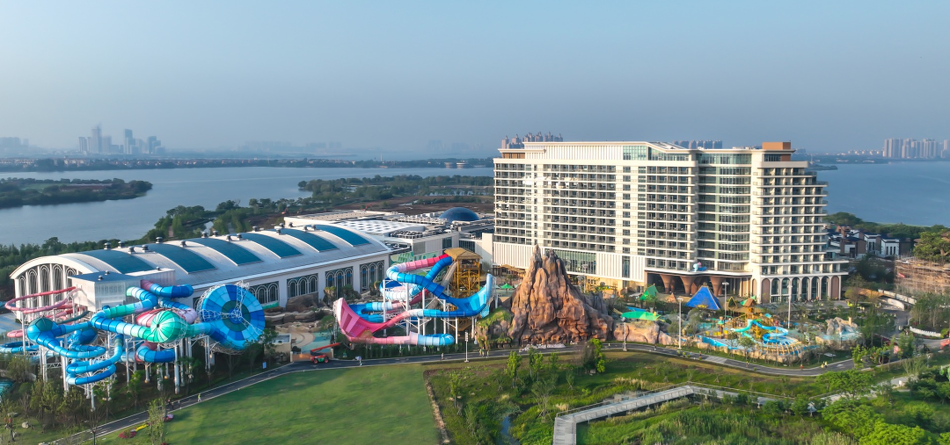 Wuhan Chengjian Senbo Nature Park & Resort Hotel