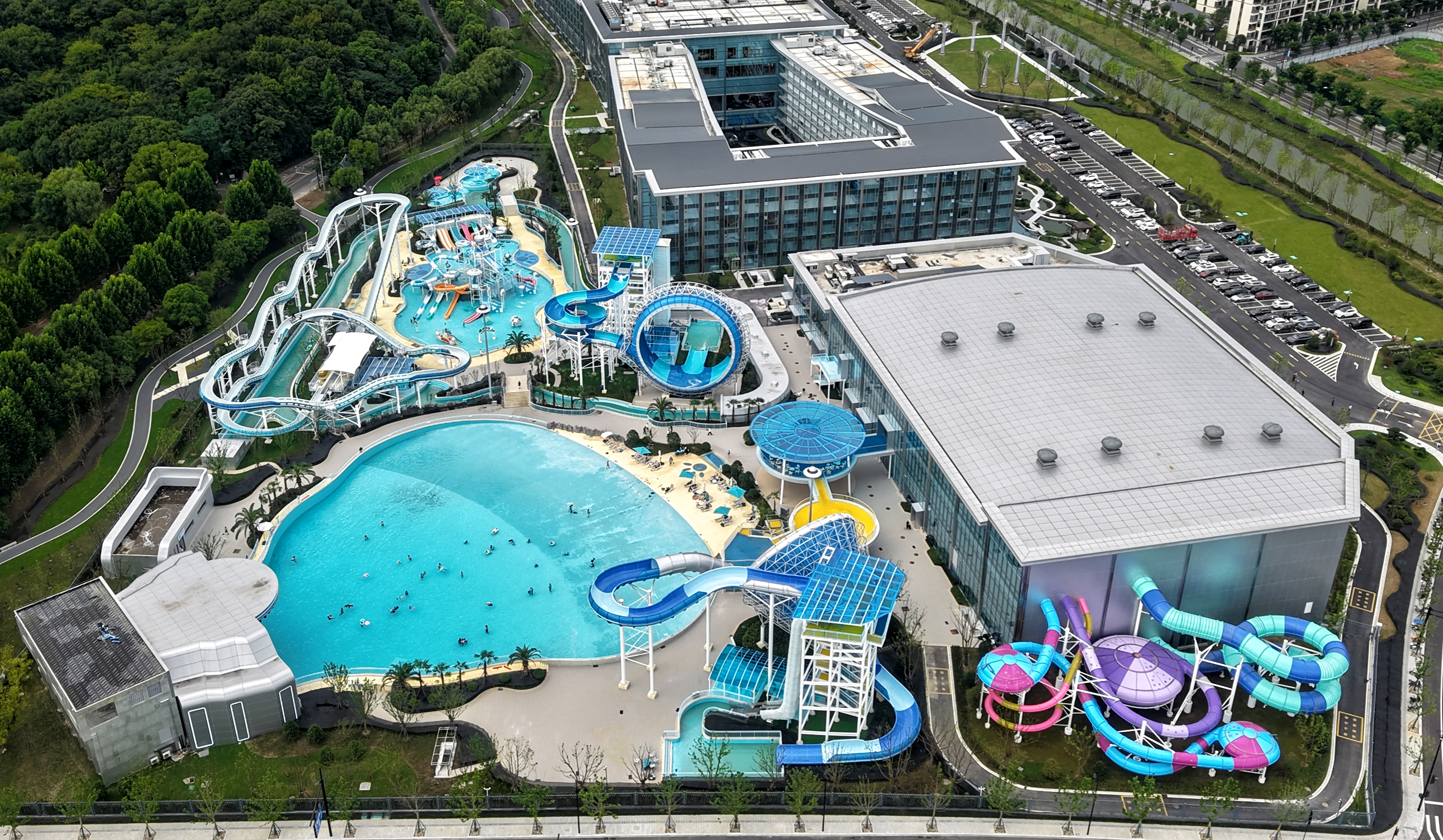 Step Into Another Dimension: Hangzhou Parallel World Water Park Begins Trial Operations